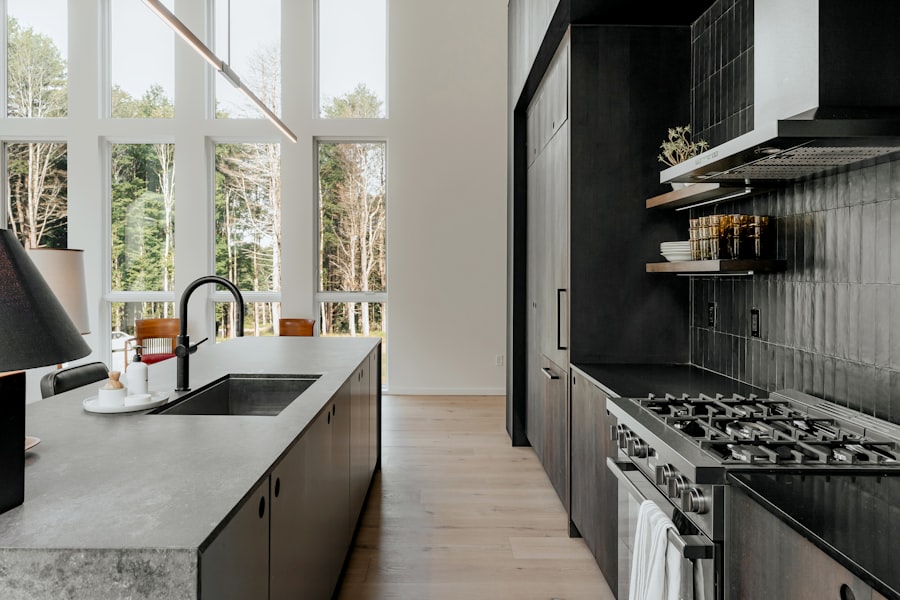 Photo Open-Concept Kitchen Joinery