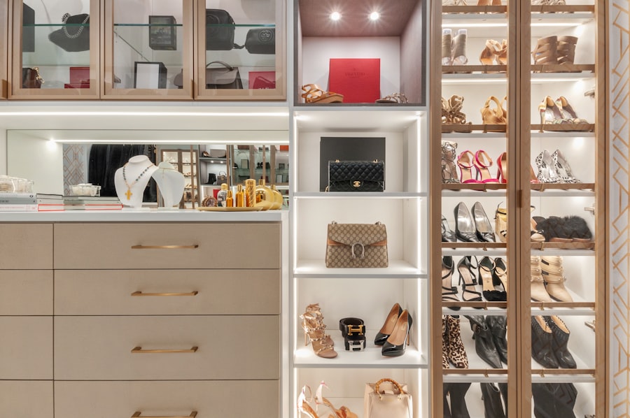 Photo Wardrobe Organization Tips